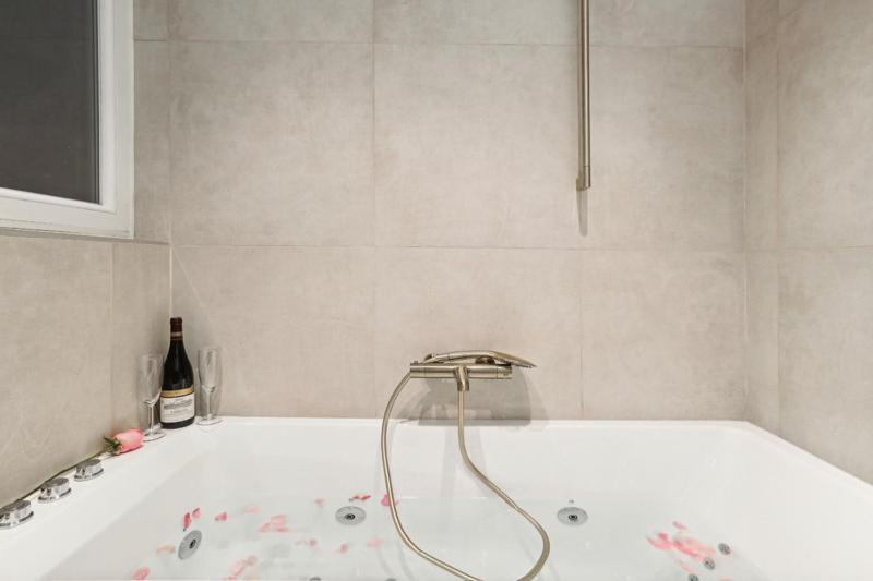Lavie Maison Hot Tub And Ac Near Arc De Triomphe Párizs Kültér fotó